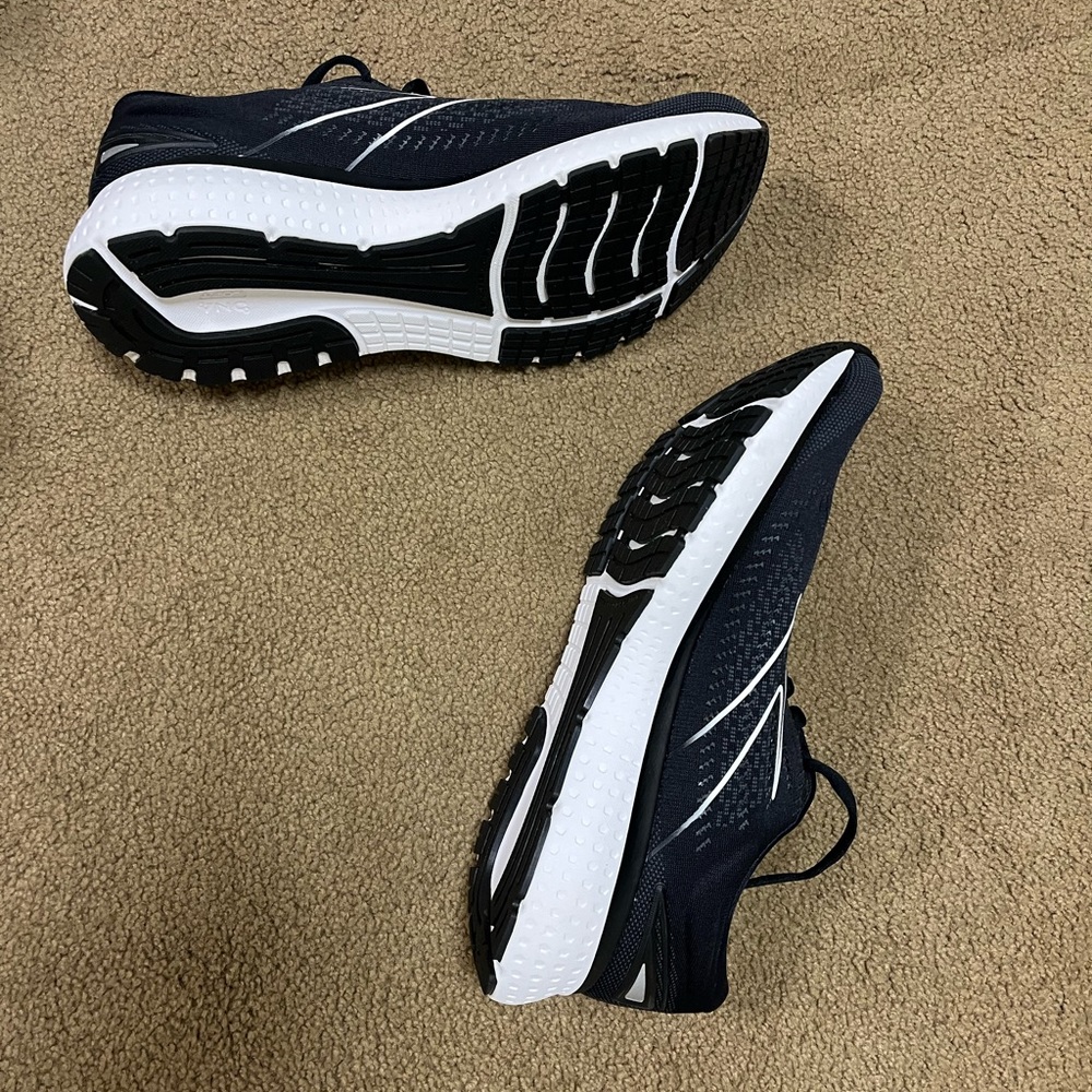 Brooks Glycerin 19 men’s size 10.5 brand new